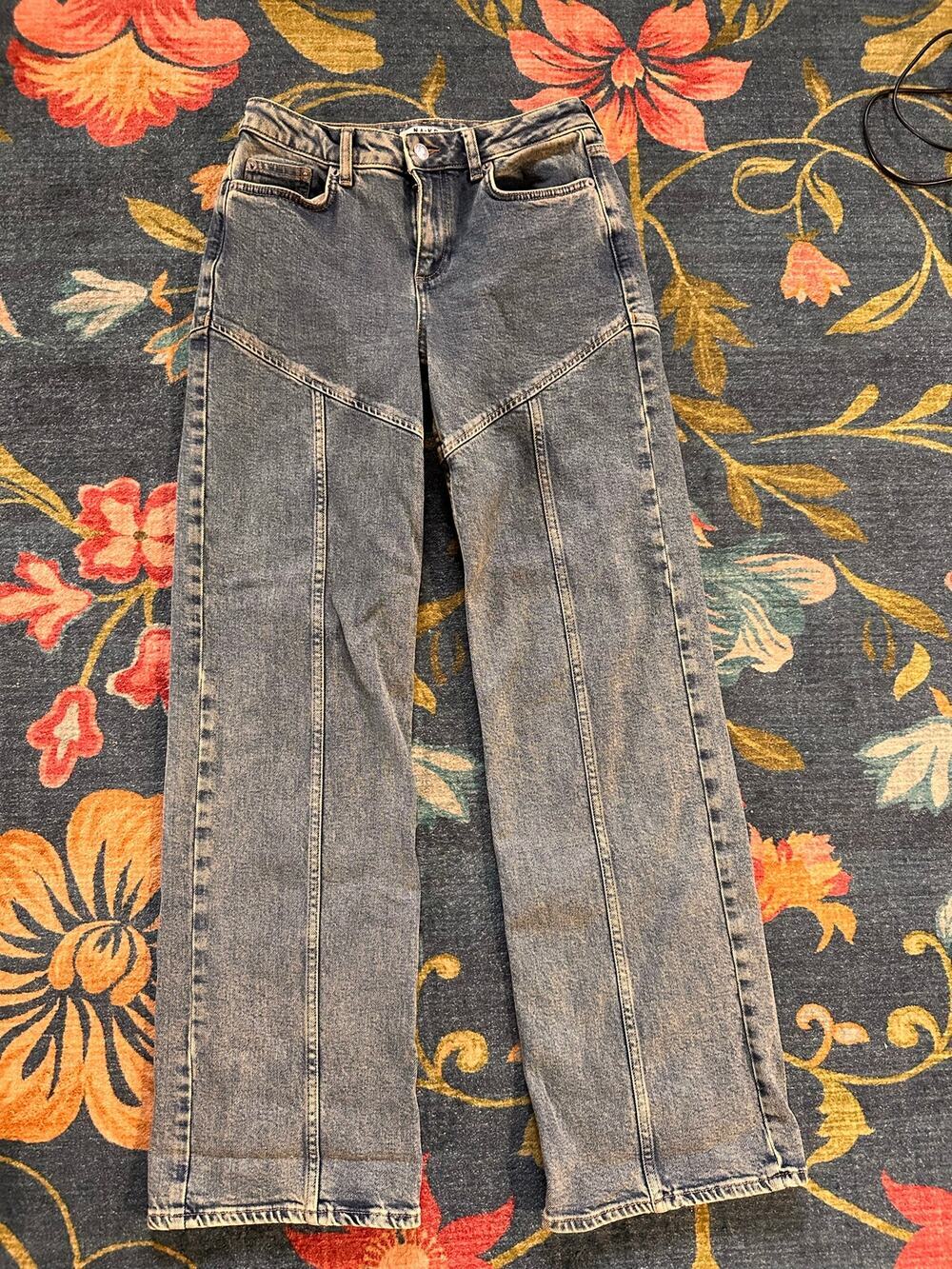NA-KD Straight Leg Jeans Size EU 32 *See Measurements*